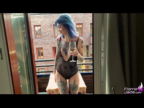 ❤️ Enormt Meedchen suckt mat engem Gulp a fuckt passionéiert ënner dem oppenen Himmel ❤️❌ Sexvideo bei eis ❌