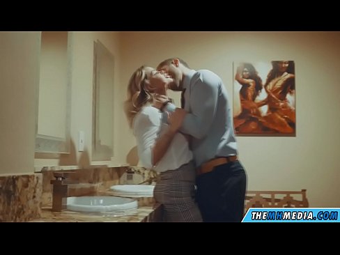 ❤️ Wann eng Busty Blond Iech an engem ëffentlechen Toilette verféiert ❤️❌ Sexvideo bei eis ❌